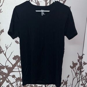 H&M Basic Fine Cotton Stretch Men’s V-Neck Black T-Shirt Size Medium NWOT $